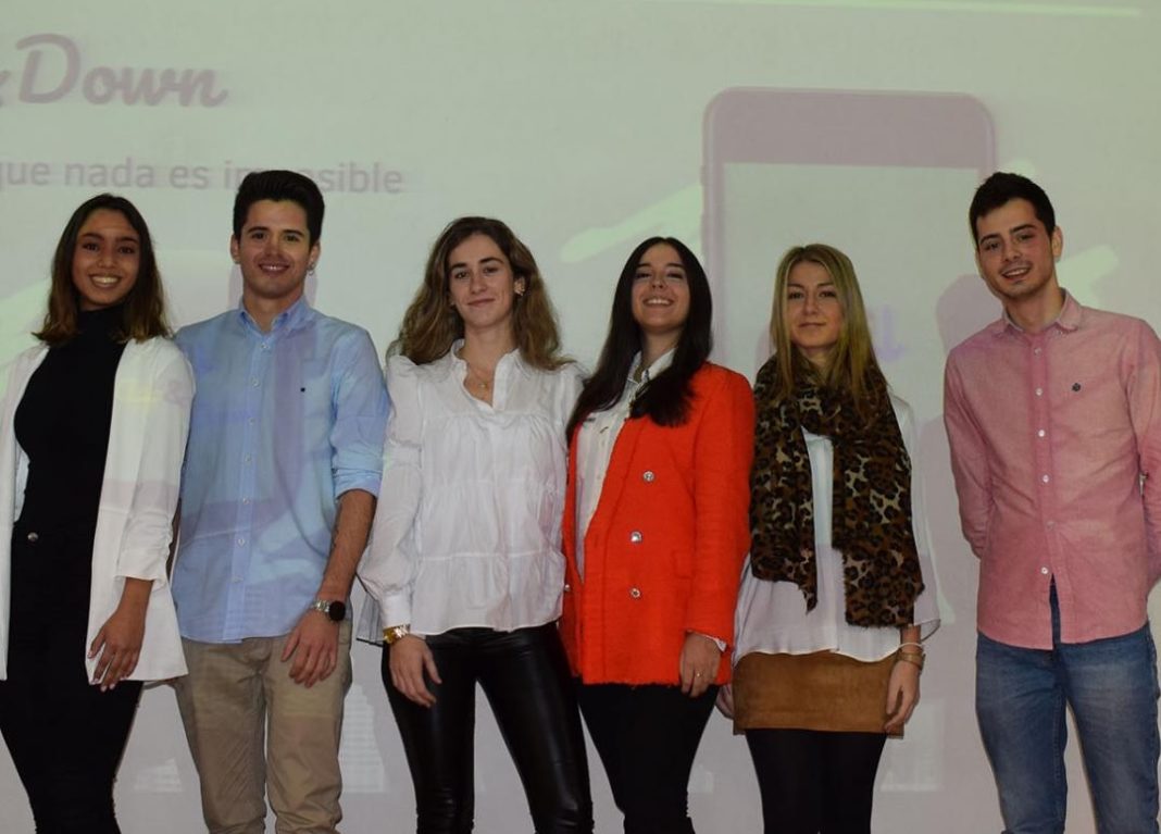 Equipo creador da aplicación App&Down. Foto: Duvi.
