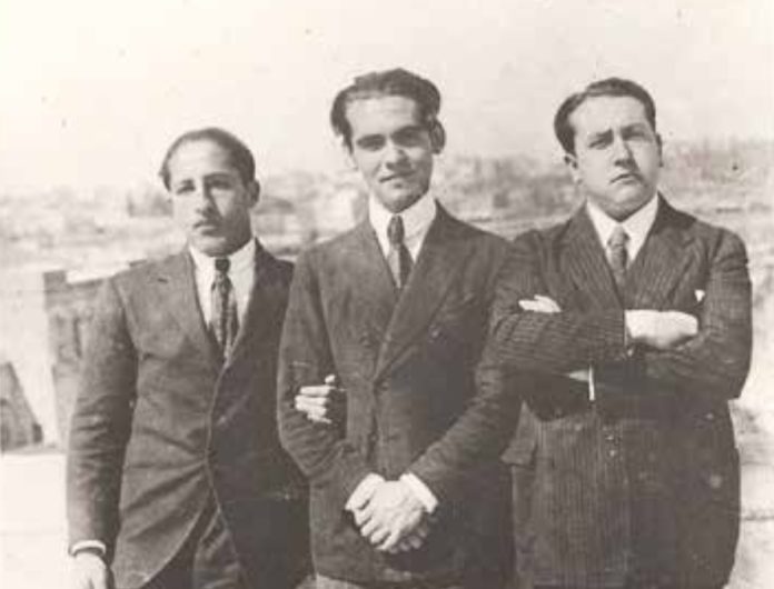 Navaz, xunto a Lorca e Antono García Solalinde en 1923. Todas as imaxes son cortesía da familia de José María Navaz.