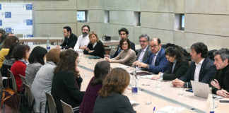 O reitor da USC, Antonio López, presidiu a reunión co sector farmacéutico galego. Foto: Santi Alvite.