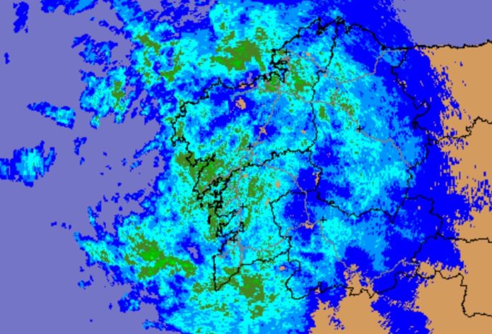 O aviso por inundacións débese á intensidade das chuvias nas últimas horas en Galicia. Na imaxe, o radar ás 7 da mañá do mércores. Fonte: MeteoGalicia.