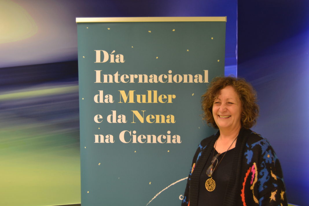 Carme Fouces na presentación dos actos do Día da Muller e a Nena na Ciencia.