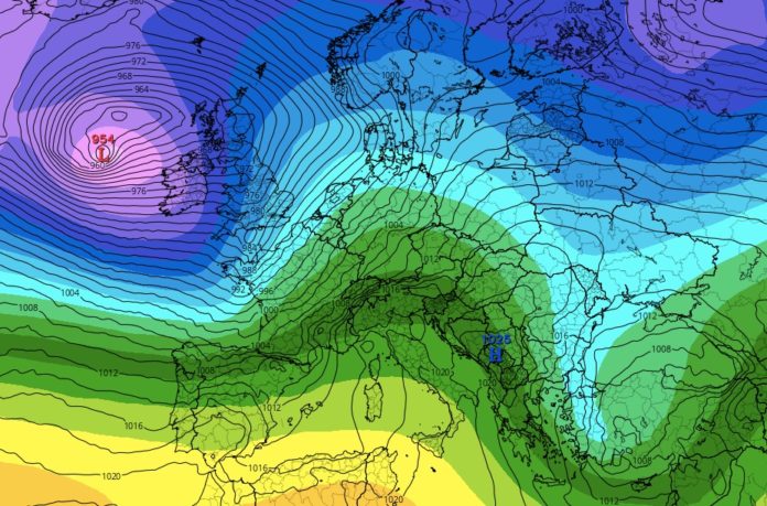 Os modelos de predición apuntan cara á chegada da borrasca Jorge ao noroeste da península ibérica a partir do sábado. Fonte: tropicaltidbits.