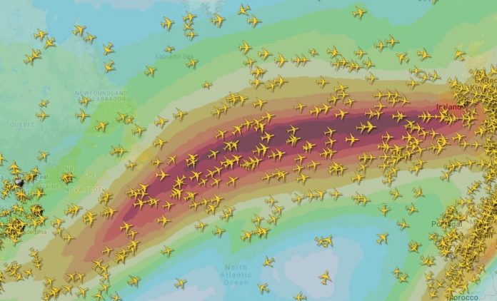 Avións cruzando o Atlántico empurrados pola corrente en chorro formada pola presenza de Ciara. Fonte: Flightradar24.