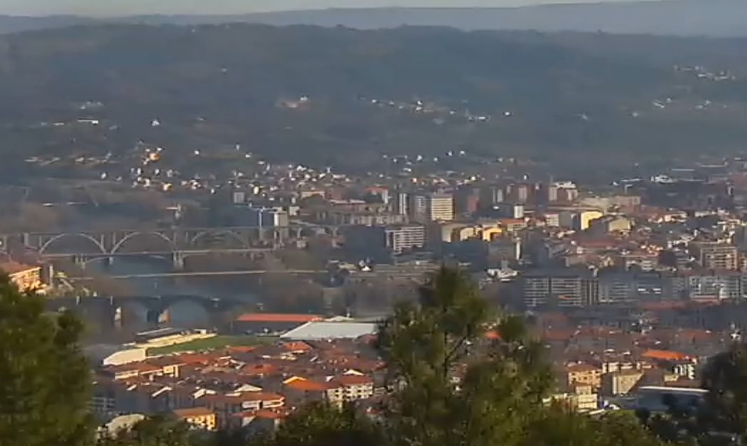 Vista da cidade de Ourense na mañá do luns. Foto: Meteogalicia.