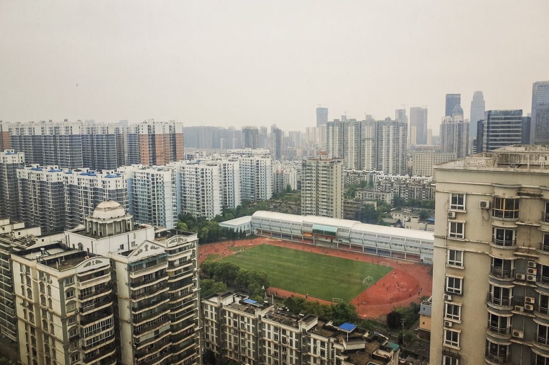 Panorama da cidade de Wuhan, onde se produciron os primeiros contaxios do coronavirus SARS-CoV-2. 