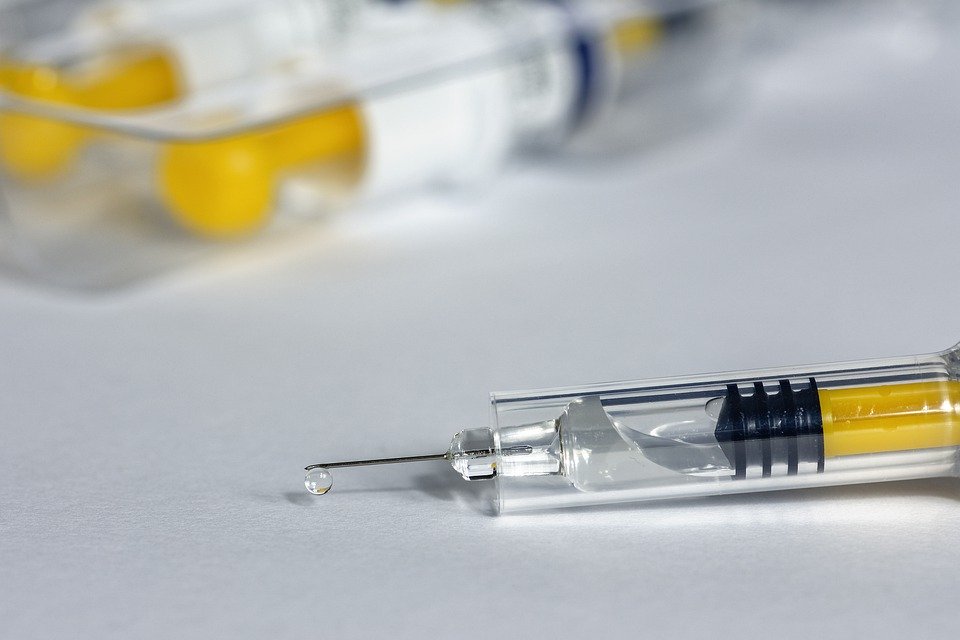Acadar unha vacina segura e efectiva require dun proceso longo e complexo.