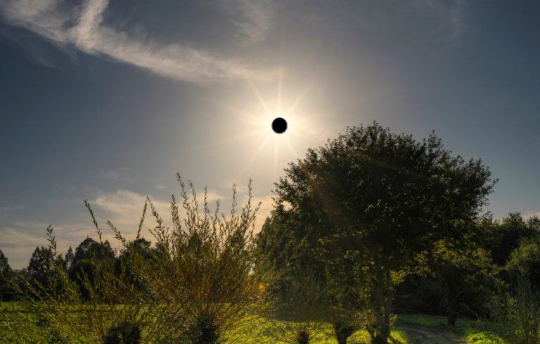 ¿Cuándo y dónde se podrá ver el único eclipse total del siglo en Galicia?