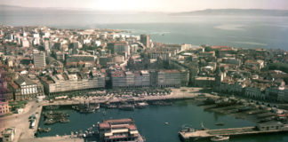 Cidade da Coruña, co Porto en primeiro termo, no ano 1965.