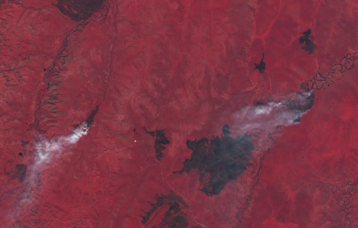 Imaxes en falso color dos incendios activos nos últimos días preto de Verkhoyansk, no leste de Siberia, que acadou temperaturas de 38º. Fonte: Sentinel-2.
