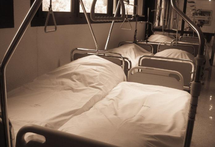 A meirande parte de persoas están hospitalizadas con covid, non por covid. 