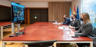 Reunión do comité clínico celebrada este luns, coa presenza dos conselleiros de Sanidade e Política Social e o presidente da Xunta. Foto: Xunta de Galicia.