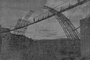 Obras da primeira ponte de Gundián. Foto de Luís Ksado para o diario "La Noche" (1953).