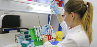 Unha científica do Centro Gamaleya, onde se desenvolveu a vacina Sputnik V. Foto: sputnikvaccine.com.