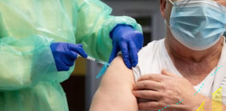 En Galicia administráronse máis de 32000 vacinas durante a fin de semana. Imaxe: Consellería de Sanidade / Elaboración propia.