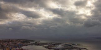 O informe "Bandeiras Negras" pon o foco, entre outros espazos, no recheo do porto de Vigo. Foto: vjgalaxy/Pixabay.