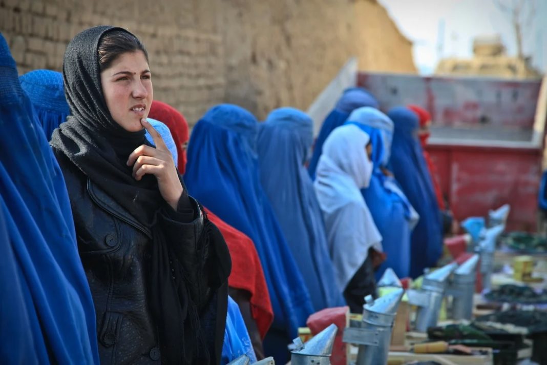 As asinantes instan ás Administracións a actuar fronte á opresión e perda de liberdade do pobo afgán. Foto: Army Amber.