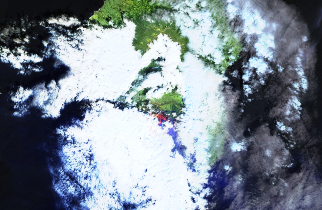 Imaxe en falsa cor da erupción de La Palma tomada pola misión Sentinel-2 do sistema Copernicus.