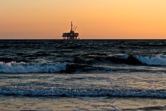 Unha plataforma petrolífera.