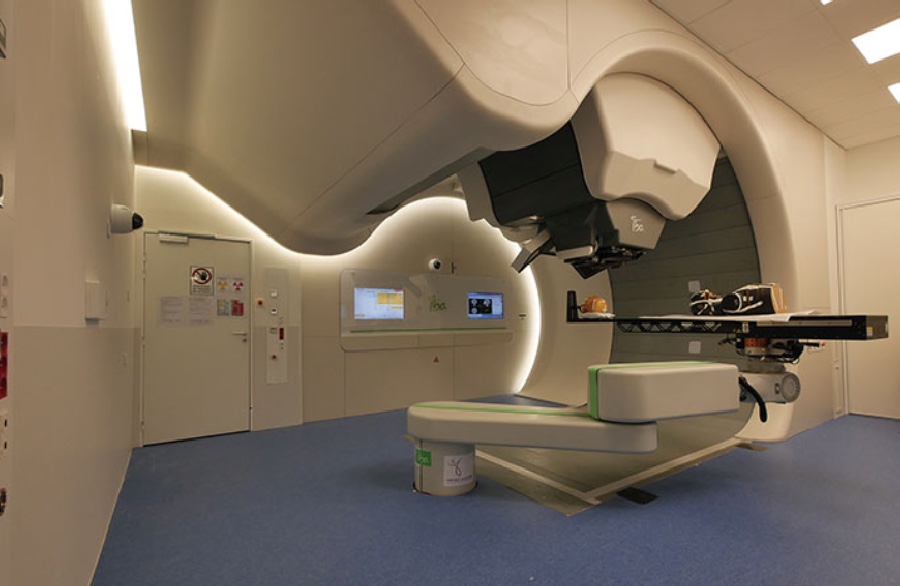 Equipo de protonterapia instalado nun hospital. Foto: CERN Courier.