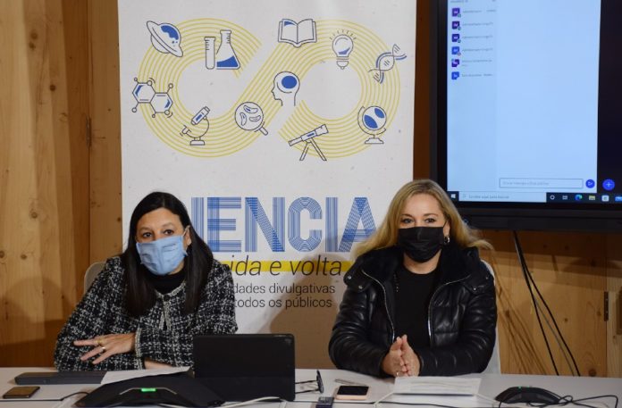 Belén Rubio e Mónica Valderrama co cartel do programa. Foto: DUVI
