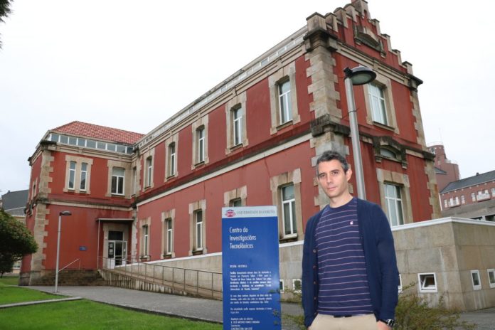 Jaime Martín, diante do Centro de Investigacións Tecnolóxicas (CIT) do Campus de Ferrol. Foto: UDC.