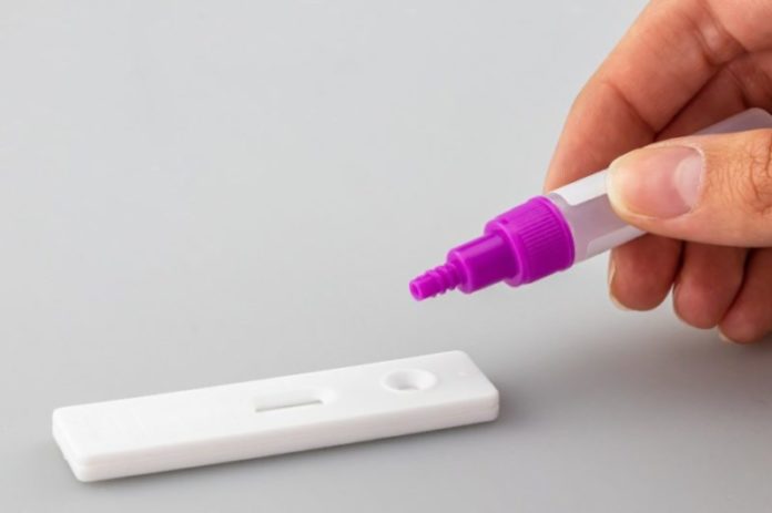 En ocasións, os test de antíxenos requiren da confirmación dun positivo a través dunha PCR.