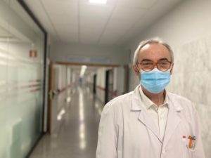 O doutor Antonio Pose Reino, xefe do servizo de Medicina Interna da área sanitaria de Santiago de Compostela