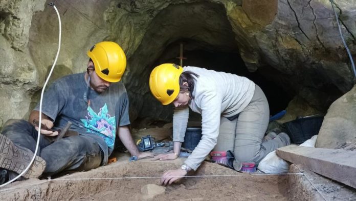 A intervención na veciña cavidade de Cova das Cabras achegou novos datos sobre o uso das cavernas de Cancelo durante as épocas históricas.