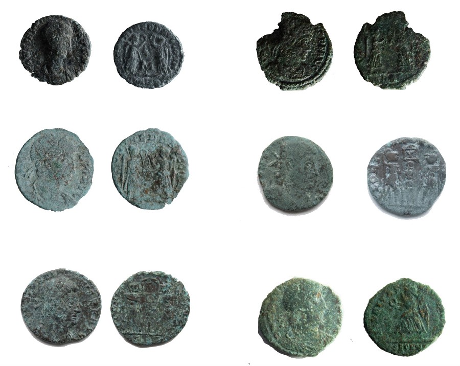As 50 moedas romanas atopadas na Cova das CAbras permiten documentar un nivel de coupación da segunda metade do século IV d.C. 
