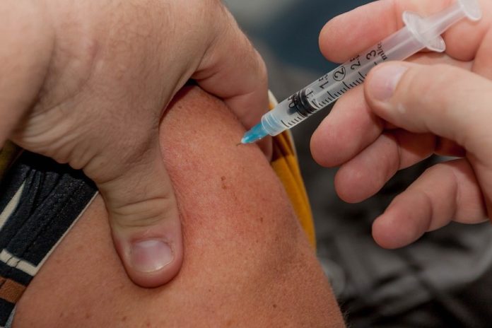 Un dos erros destes dous anos de pandemia foi a distribución desigual das vacinas.