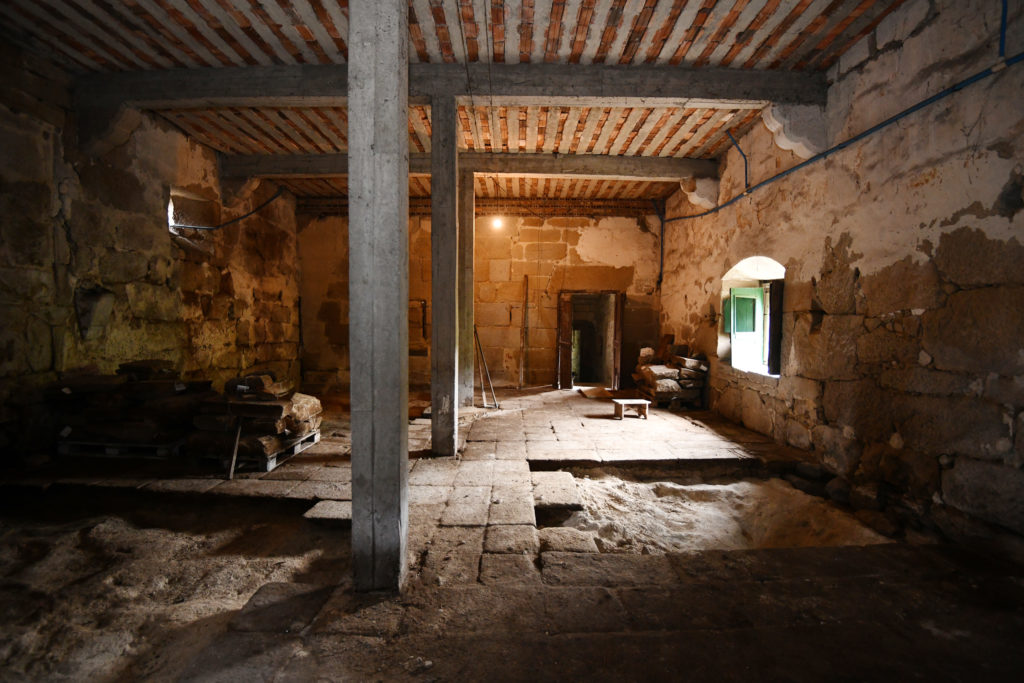 A estancia onde se atoparon as pinturas murais, considerada o antigo refectorio. Foto: Gustavo Santos