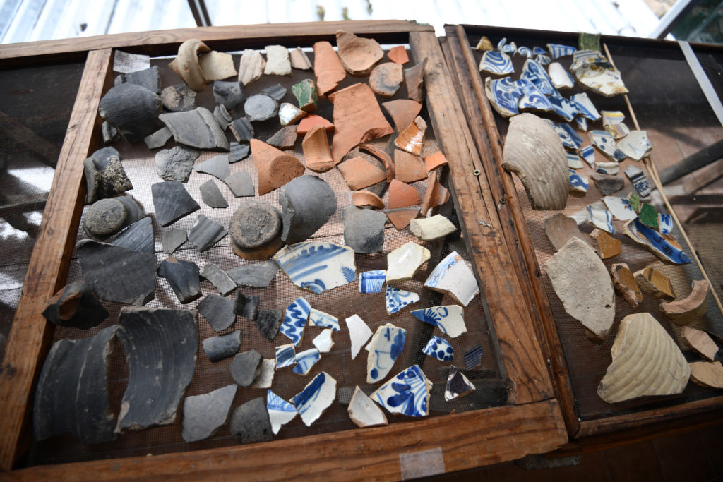 Parte das pezas de cerámica atopadas. Foto: Gustavo Santos