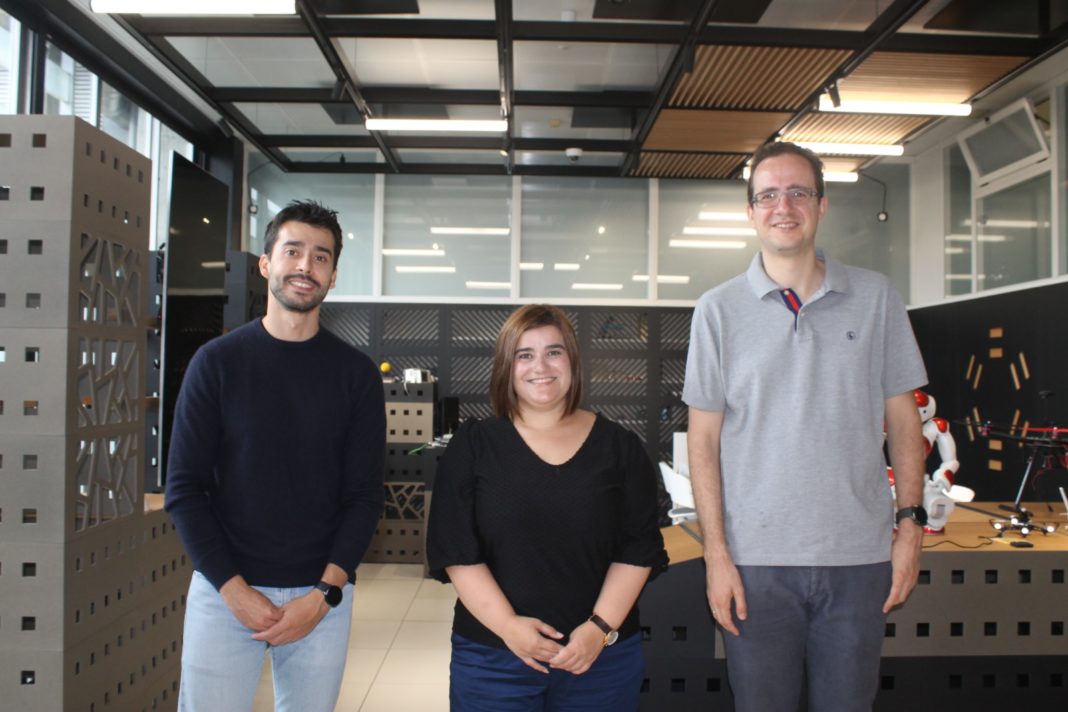 David Vilares, Elena Solera e Carlos Gómez, investigadores do proxecto