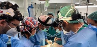 Un momento durante a intervención cirúrxica. Crédito: Hospital Universitario La Paz