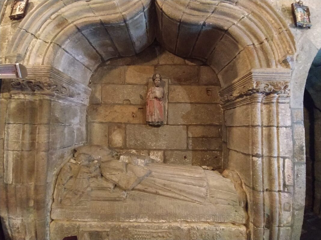 Sepulcro de Xohán Mariño de Soutomaior en Vilaxoán. Crédito: Asociación Cristóbal Colón Galego