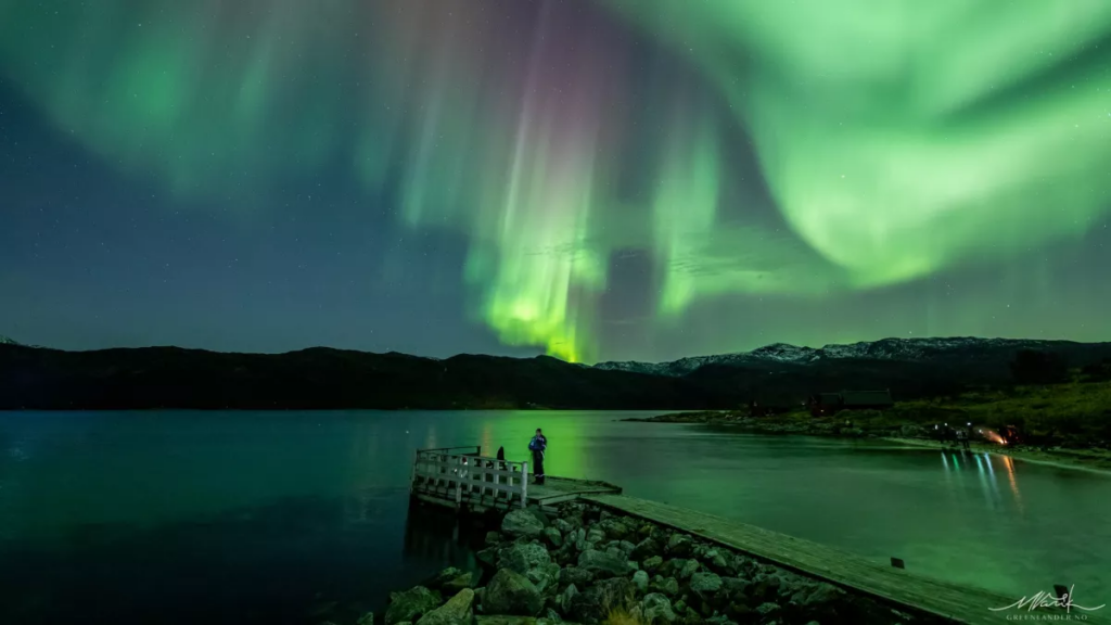 Tamén se puideron ver intensas auroras boreais verdes. Crédito: Markus Varik/Greenlander