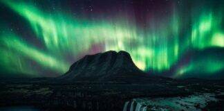 A imaxe desta aurora boreal foi capturada en Islandia. Os tons púrpuras mostran que se produciron por unha intensa tormenta solar. Crédito: Janes Krause