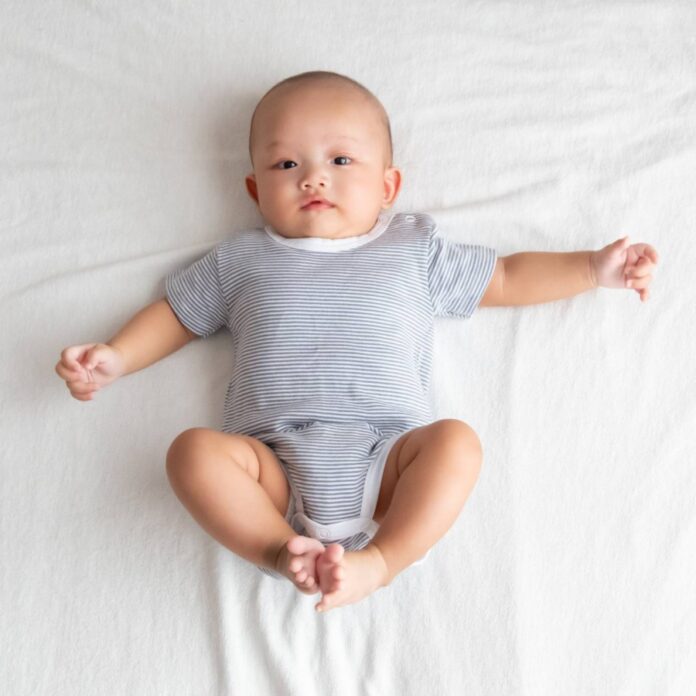 Investigadores de Tokio demostraron que os movementos espontáneos dos bebes teñen un obxectivo dentro do sistema sensoriomotor. Crédito: AdobeStock