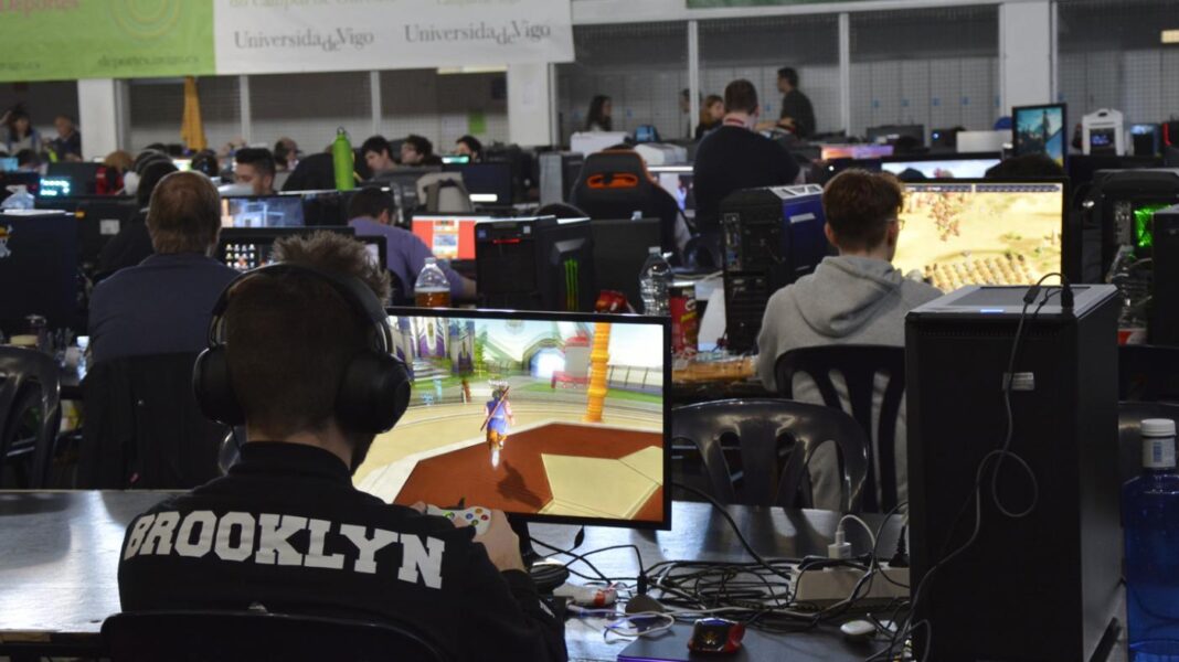 Imaxe de arquivo dunha 'quedada' informática celebrada no campus de Ourense. Foto: DUVI