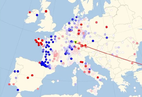 Estacións europeas onde se detectaron as ondas sísmicas dos terremotos de Turquía e Siria. O vermello sinala o movemento do solo cara a arriba e o azul, cara a abaixo.