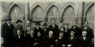 Xuntanza de membros do Seminario nas Ruínas de San Domingos, en Pontevedra, en 1928.