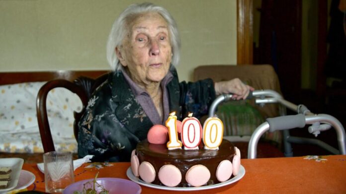 A poboación mundial de centenarios duplícase cada 10 anos. Foto: Dan Negureanu/Shutterstock