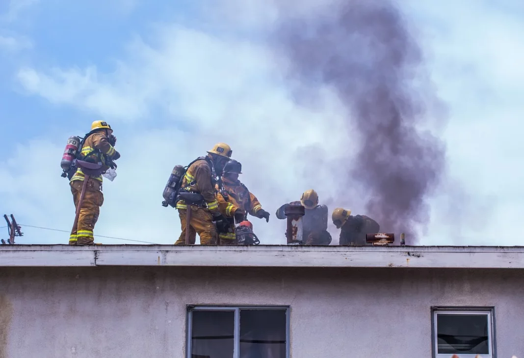 Imaxe de recurso dun incendio nunha vivenda.