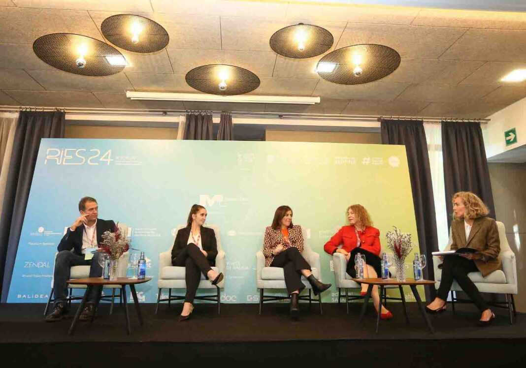 Mesa redonda RIES2024 sobre novas teconoloxías e retos en saúde global