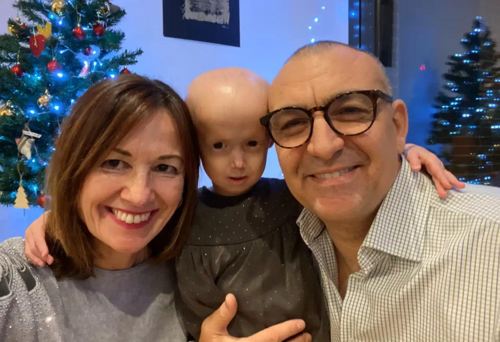 Esther Martinez Gracia, Alexandra e Cédric Emmanuel Peraut. Foto: Asociación Progeria España.