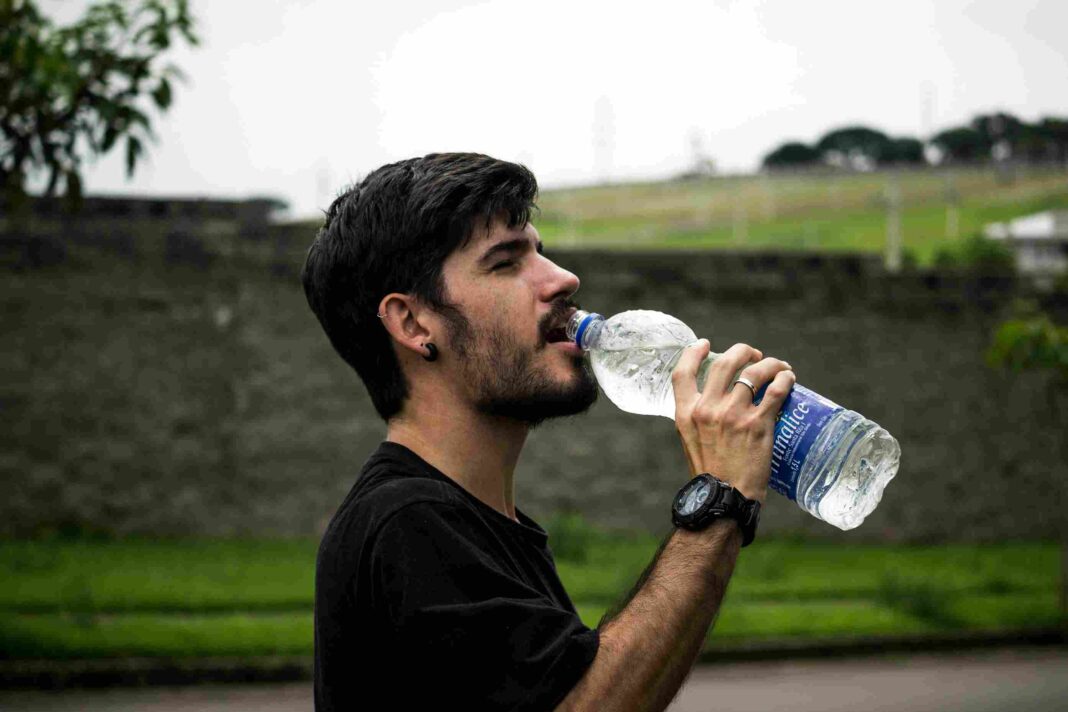 Beber auga é clave para resistir á calor.