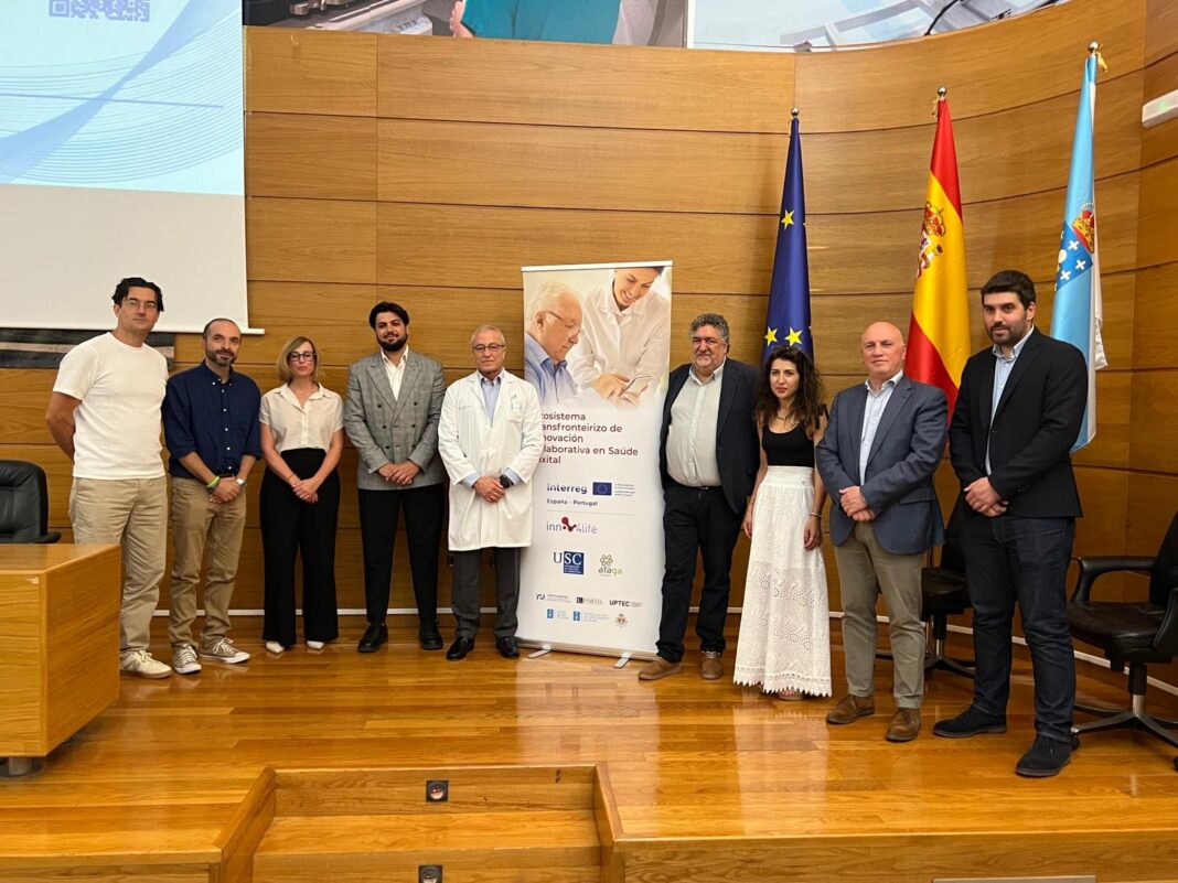Autoridades e profesionais que asistiron a semana pasada á presentación do Living Lab de Vigo. Foto: Cortesía Acis.