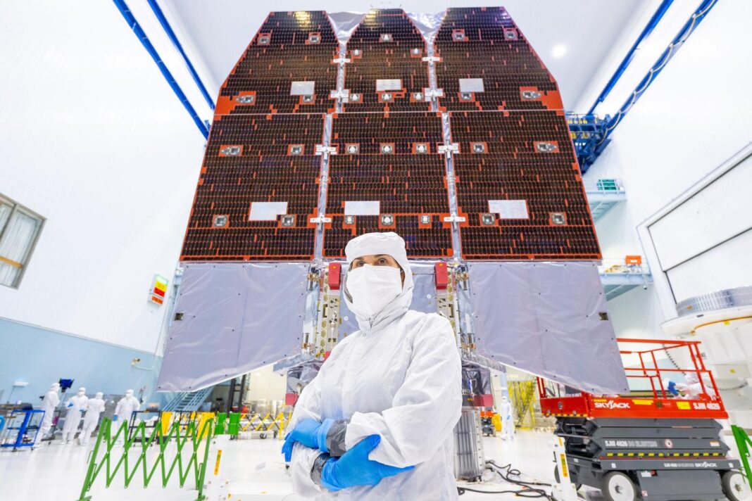 Begoña Vila (na imaxe) é unha astrofísica galega que ocupa o cargo de enxeñeira principal de sistemas no centro espacial Goddard da NASA