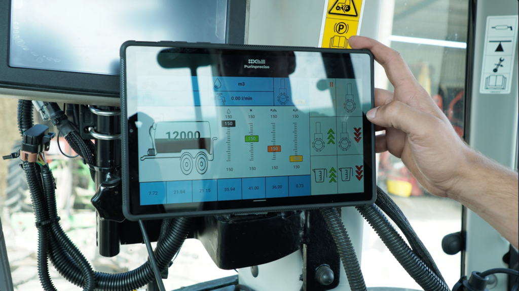 Control en cabina do sistema de Purinpreciso. Imaxe: FEUGA