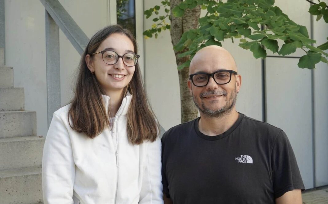 Os investigadores do CICA Uxía Fernández Pérez e Armand Hernández. Foto: UDC